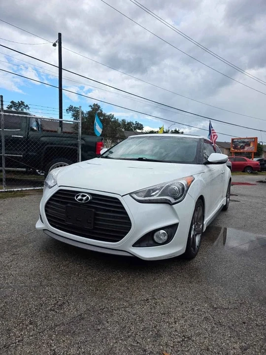 2015 Hyundai Veloster - Image 2 of 17