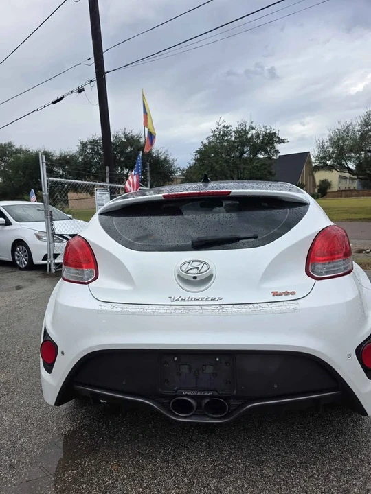 2015 Hyundai Veloster - Image 7 of 17
