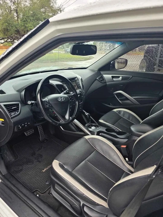 2015 Hyundai Veloster - Image 12 of 17