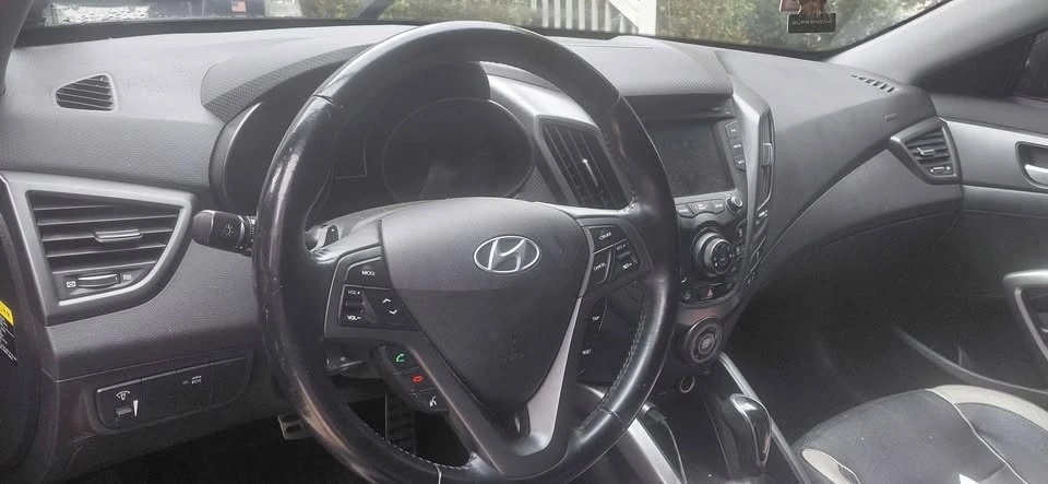 2015 Hyundai Veloster - Image 2 of 3