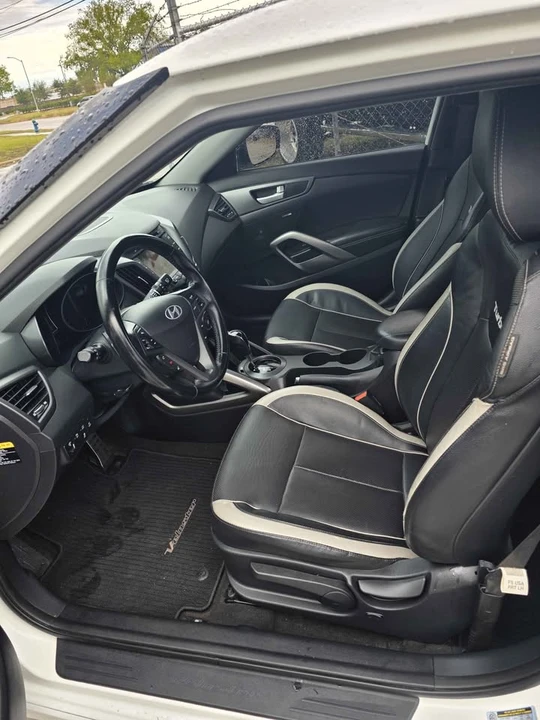 2015 Hyundai Veloster - Image 14 of 17