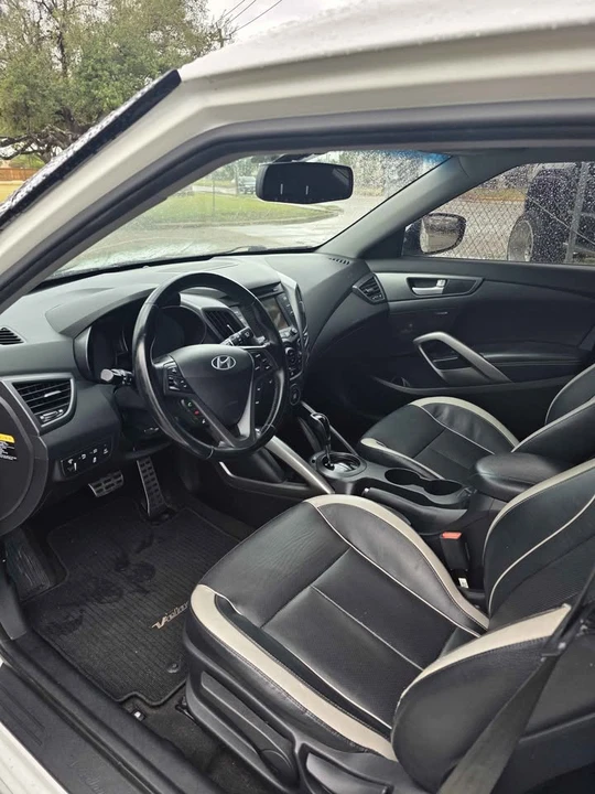 2015 Hyundai Veloster - Image 17 of 17