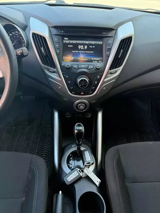 2015 Hyundai Veloster - Image 11 of 12