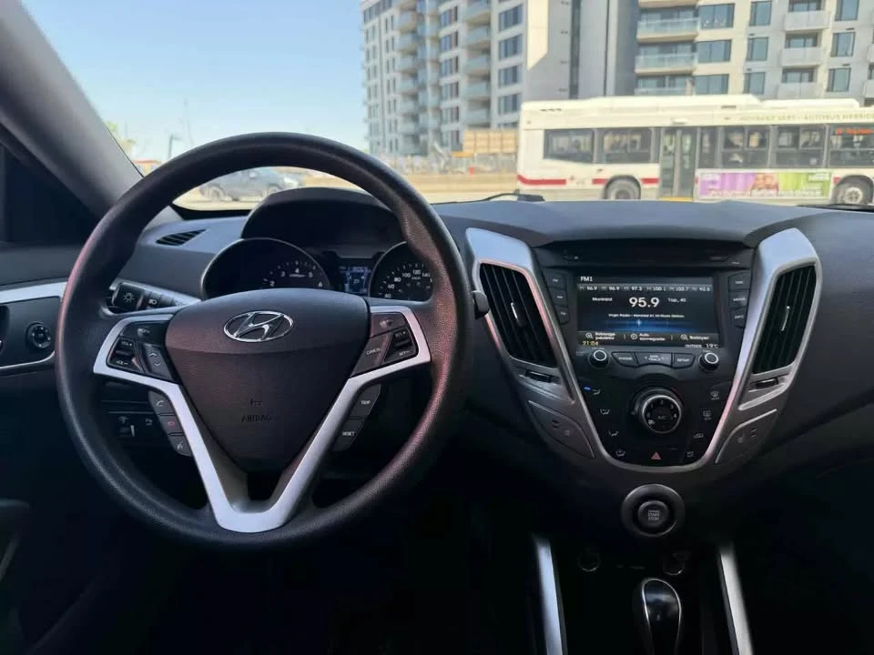 2015 Hyundai Veloster - Image 10 of 12