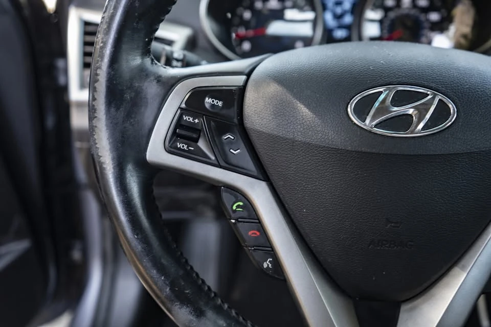 2015 Hyundai Veloster - Image 14 of 19