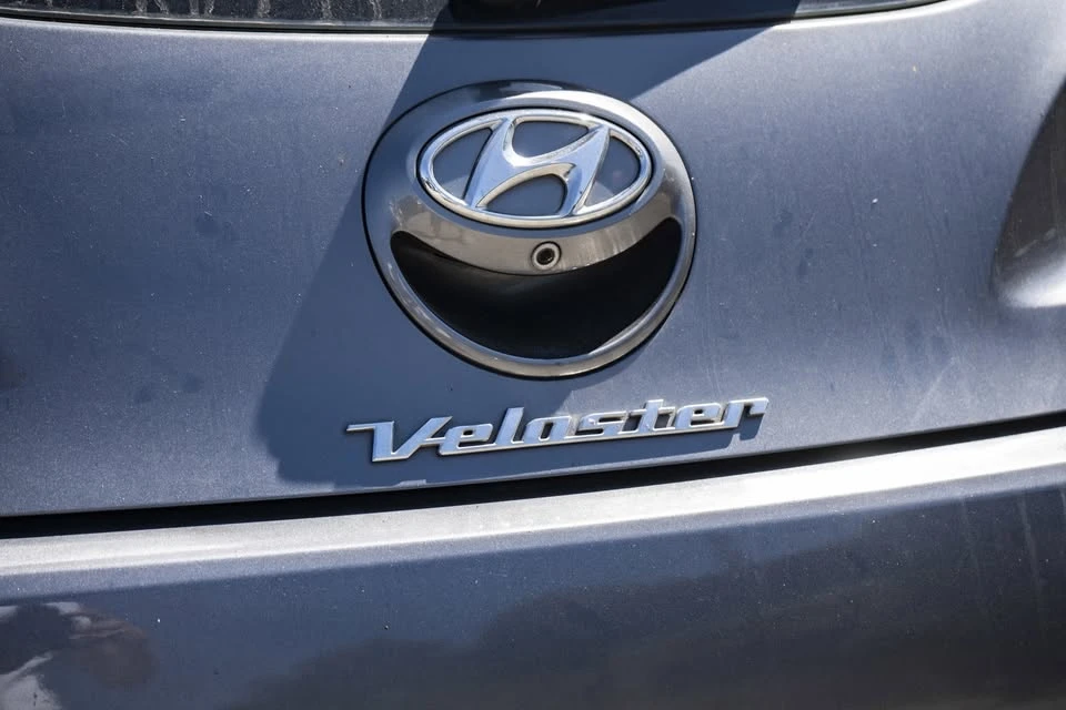 2015 Hyundai Veloster - Image 8 of 19