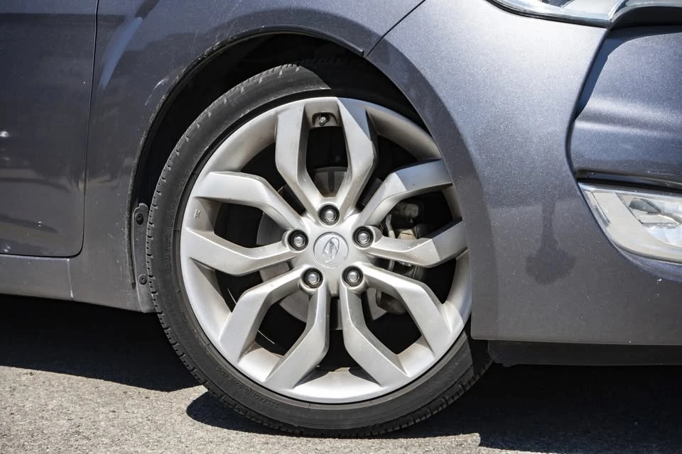 2015 Hyundai Veloster - Image 2 of 19