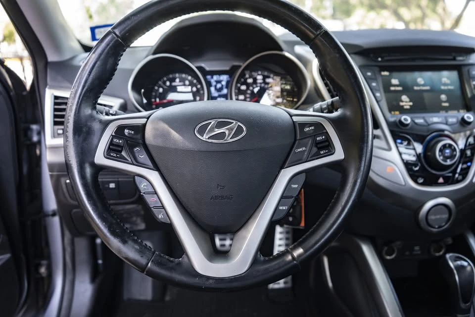 2015 Hyundai Veloster - Image 13 of 19