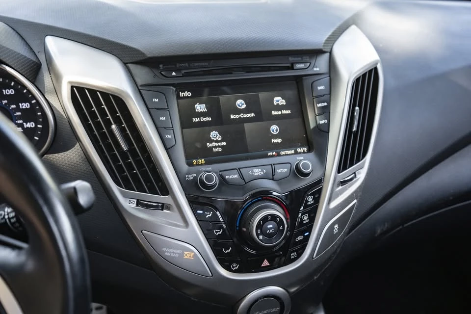 2015 Hyundai Veloster - Image 16 of 19