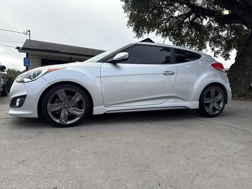 2015 Hyundai Veloster - Image 2 of 9