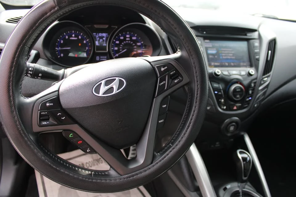 2015 Hyundai Veloster - Image 17 of 19
