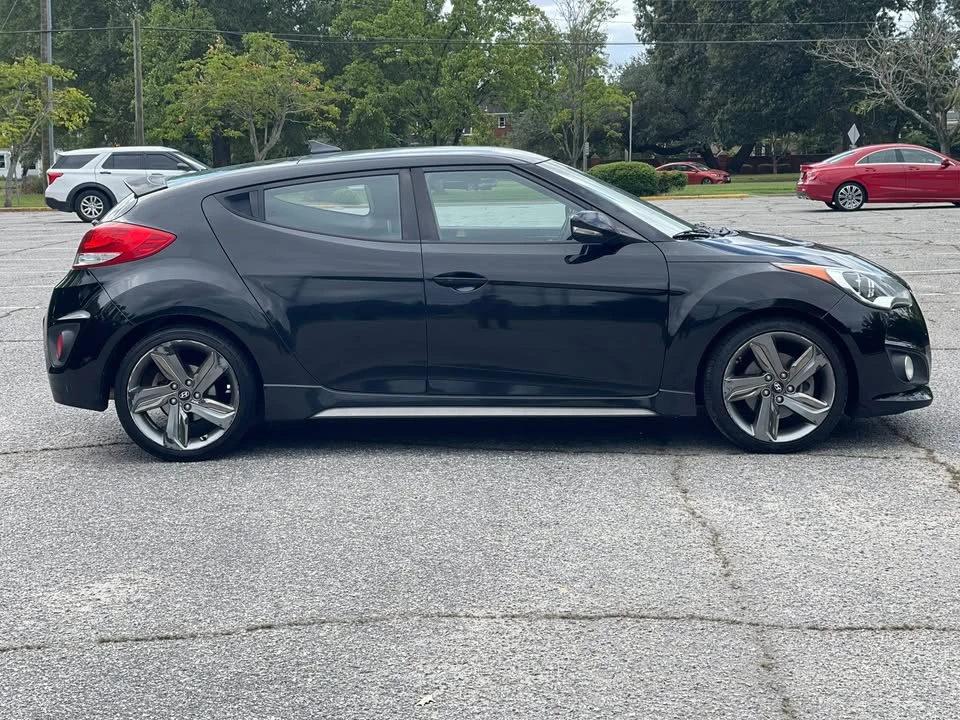 2015 Hyundai Veloster - Image 2 of 13
