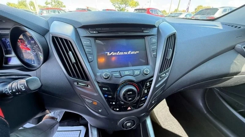 2015 Hyundai Veloster - Image 13 of 19
