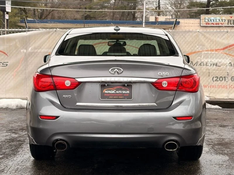 2015 Infiniti Q50 - Image 10 of 12