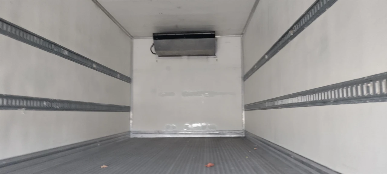 2015 Isuzu Elf - Image 10 of 12