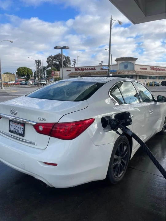 2015 Infiniti Q50 - Image 2 of 4