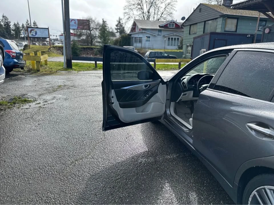 2015 Infiniti Q50 - Image 10 of 19