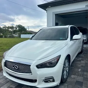 2015 Infiniti Q50 · 3.7 Sedan 4D