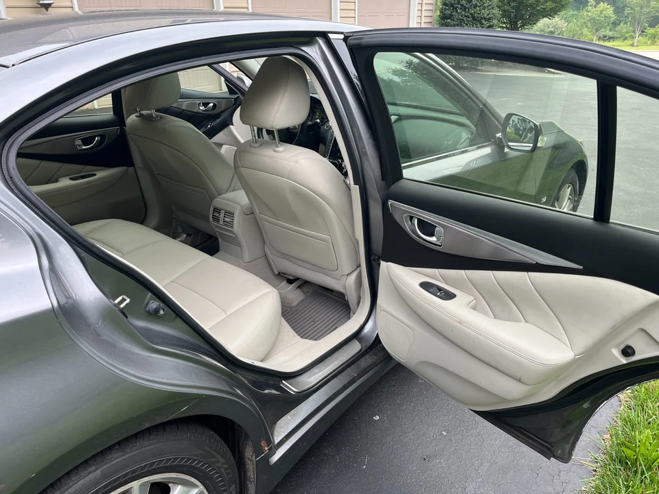 2015 Infiniti Q50 - Image 27 of 31