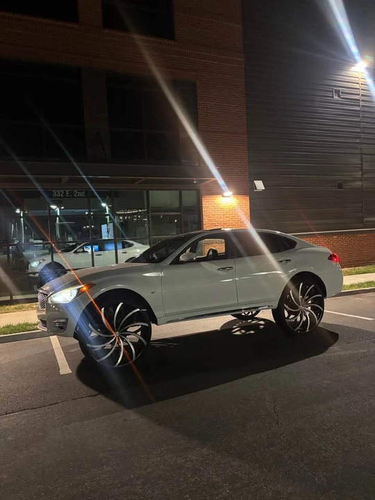 2015 Infiniti M/Q70 4th Gen - Image 3 of 3