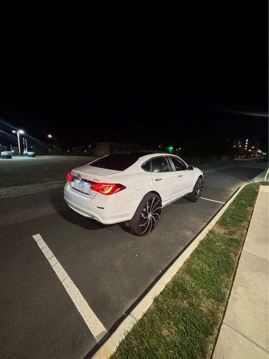 2015 Infiniti M/Q70 4th Gen - Image 2 of 3