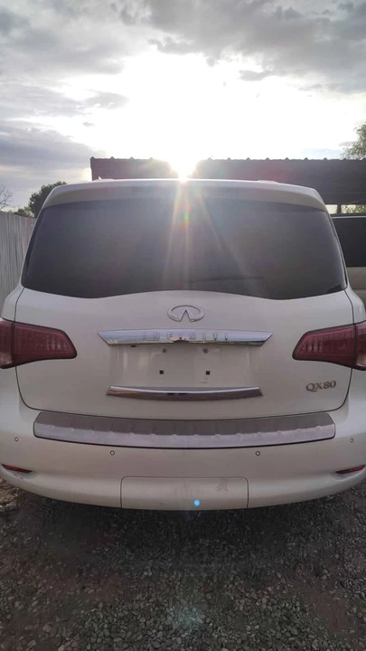 2015 Infiniti QX80 - Image 2 of 13
