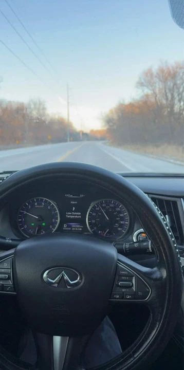 2015 Infiniti Q50 - Image 2 of 2