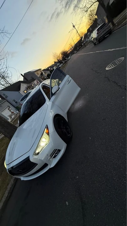 2015 Infiniti Q50 - Image 2 of 9