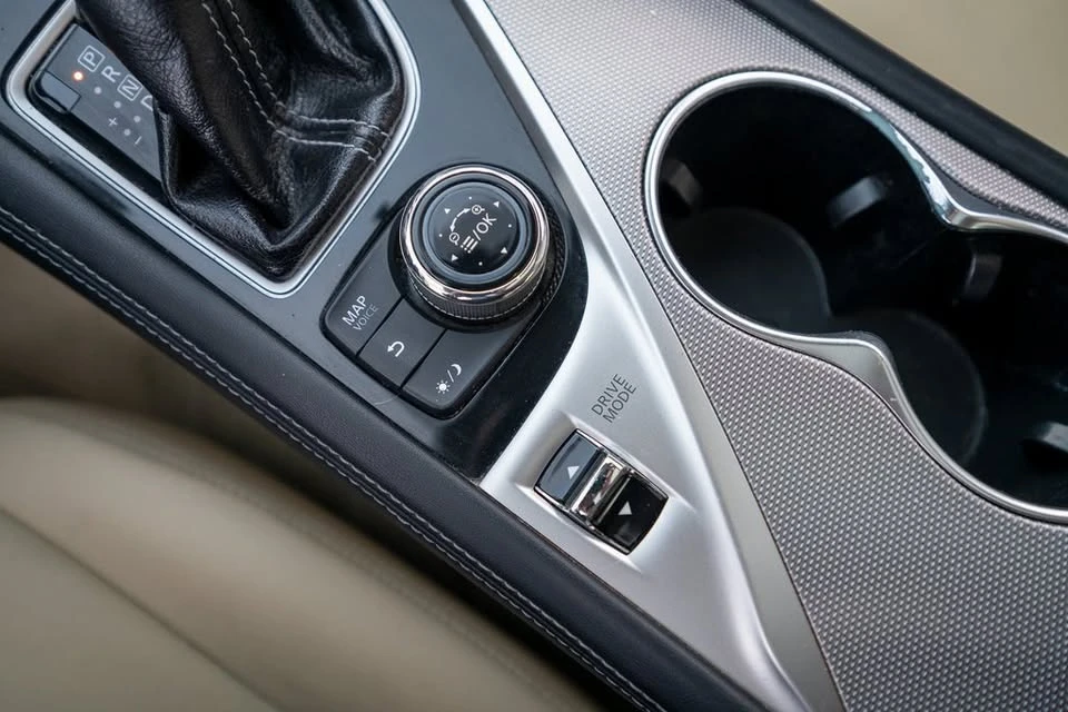 2015 Infiniti Q50 - Image 10 of 14