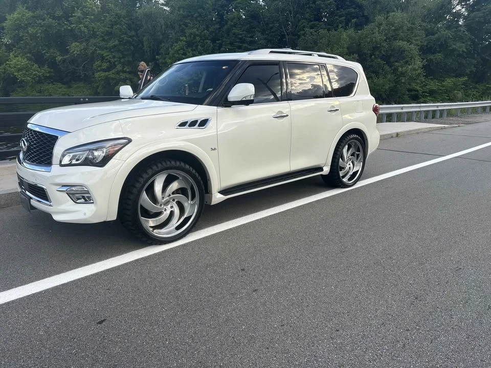 2015 Infiniti QX80 - Image 2 of 3