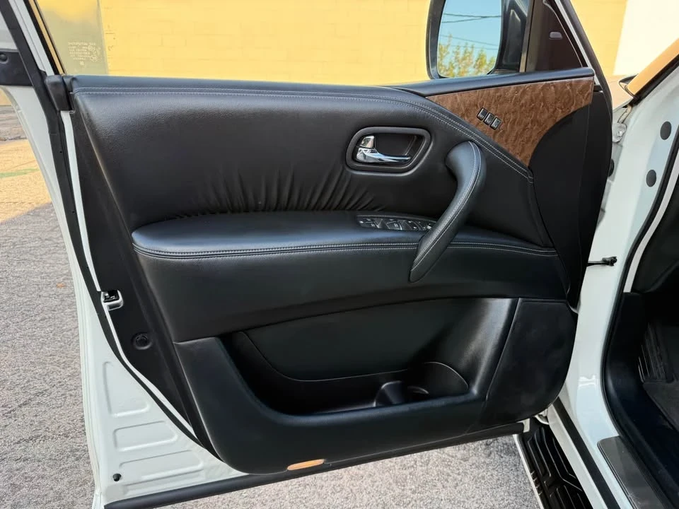 2015 Infiniti QX80 - Image 3 of 17