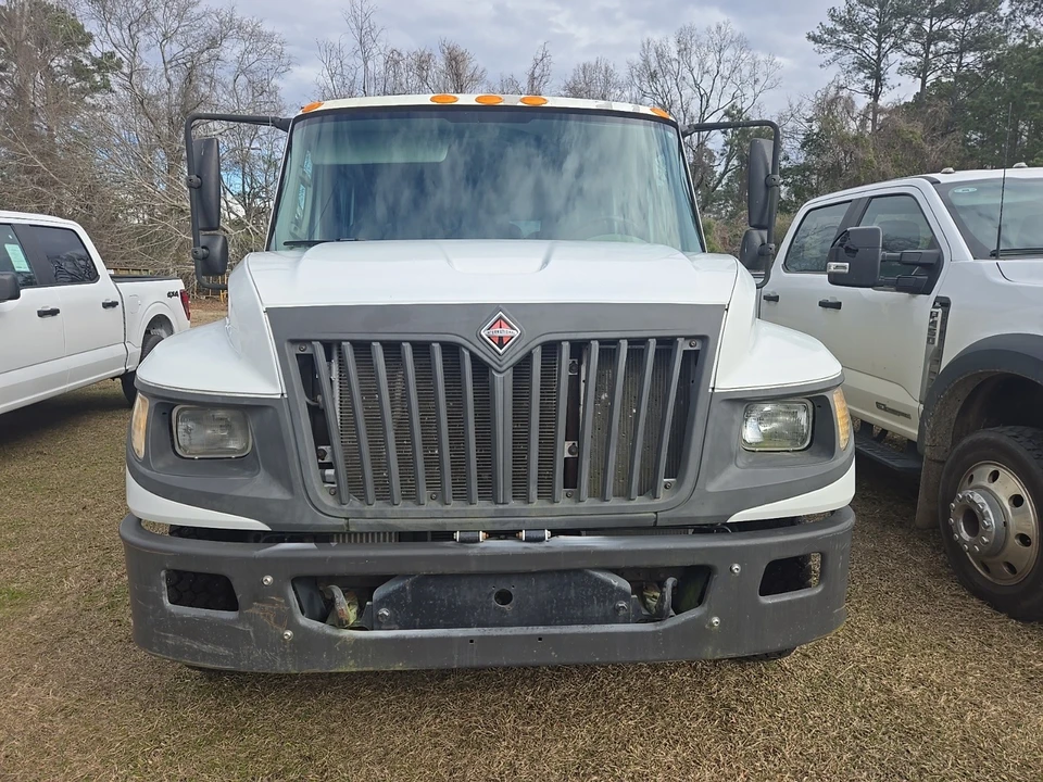 2015 International 4300 - Image 2 of 10