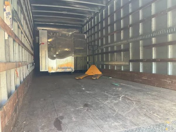 2015 Isuzu Elf - Image 11 of 11
