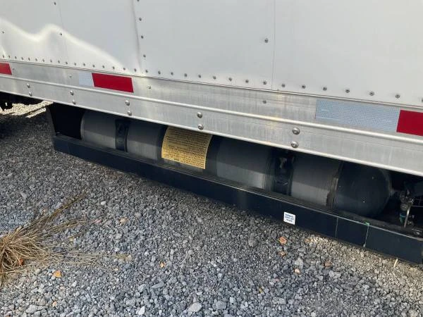 2015 Isuzu Elf - Image 7 of 11