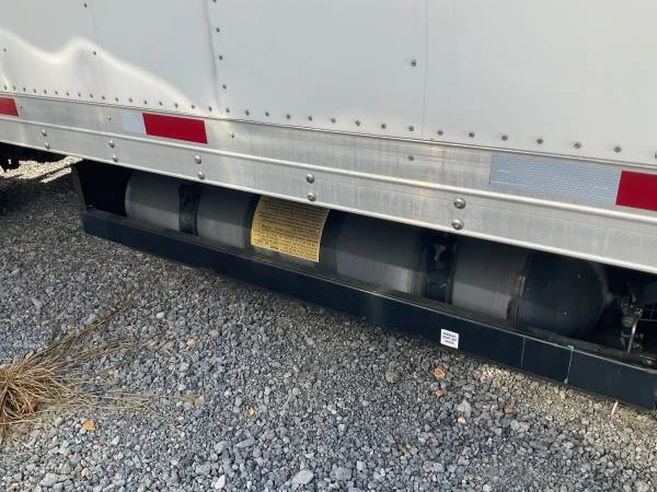 2015 Isuzu Elf - Image 8 of 11
