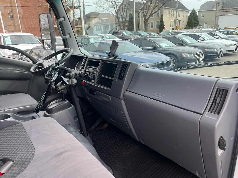 2015 Isuzu Elf - Image 12 of 21