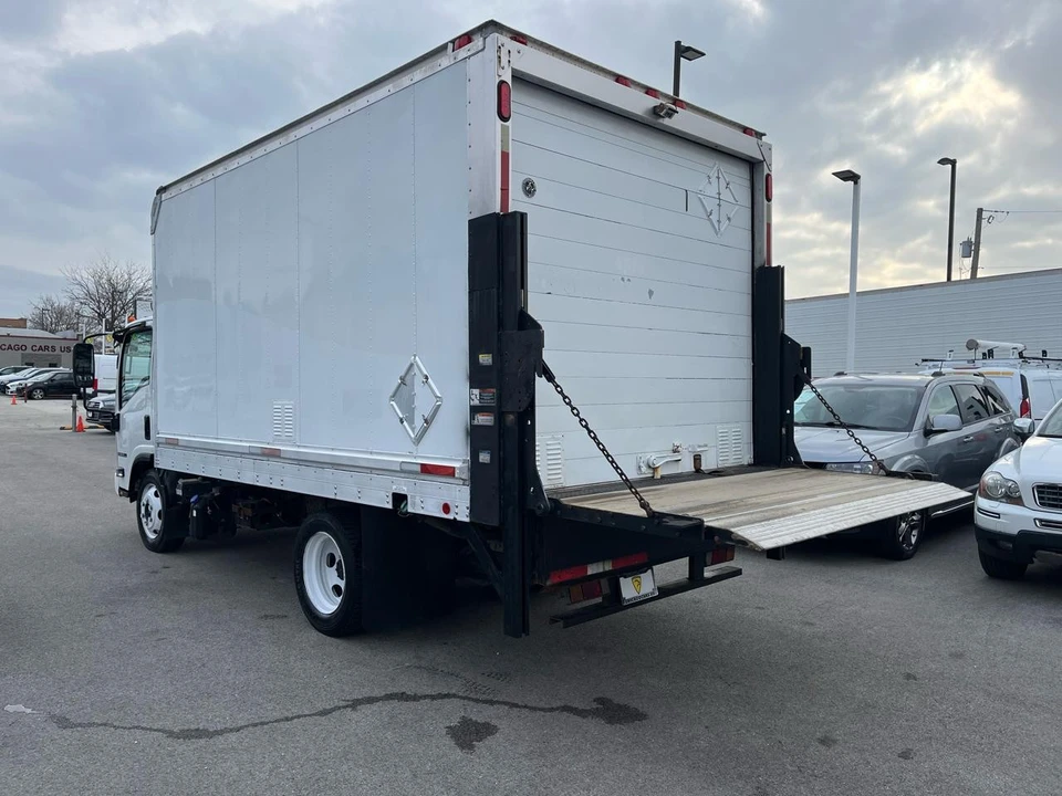 2015 Isuzu Elf - Image 10 of 21