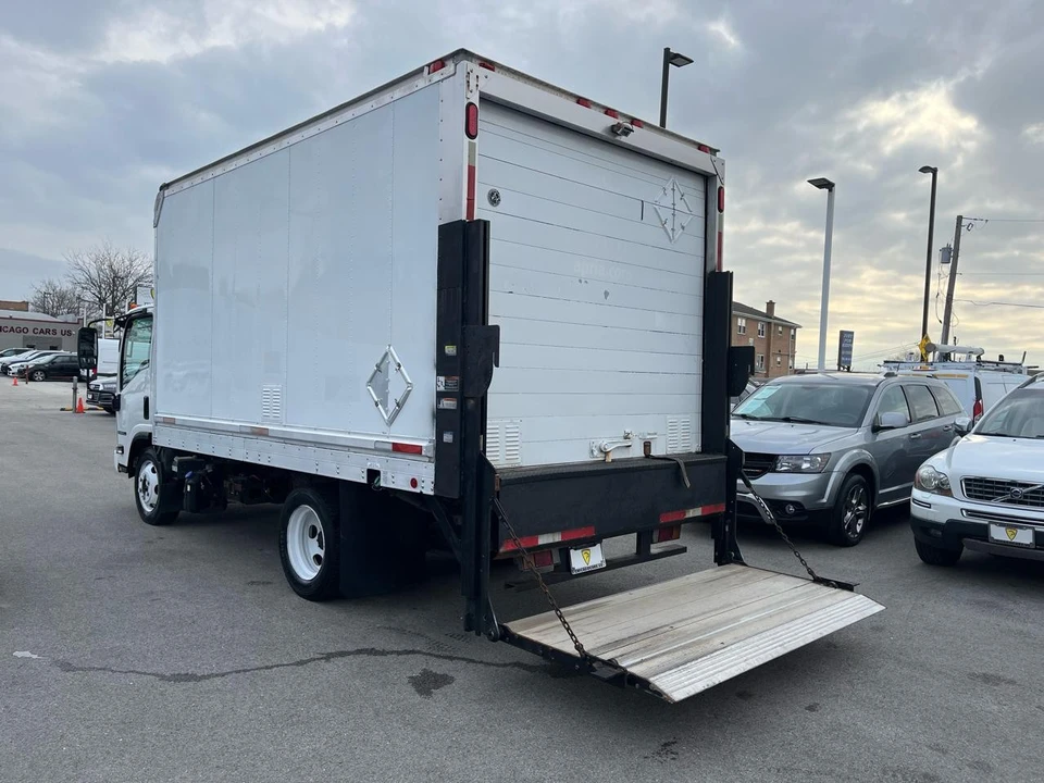 2015 Isuzu Elf - Image 9 of 21