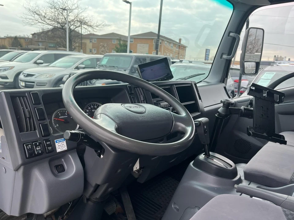 2015 Isuzu Elf - Image 11 of 21