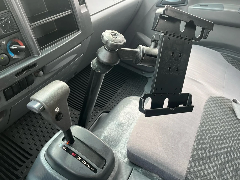 2015 Isuzu Elf - Image 19 of 21
