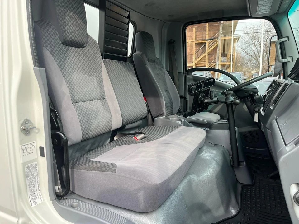 2015 Isuzu Elf - Image 21 of 21
