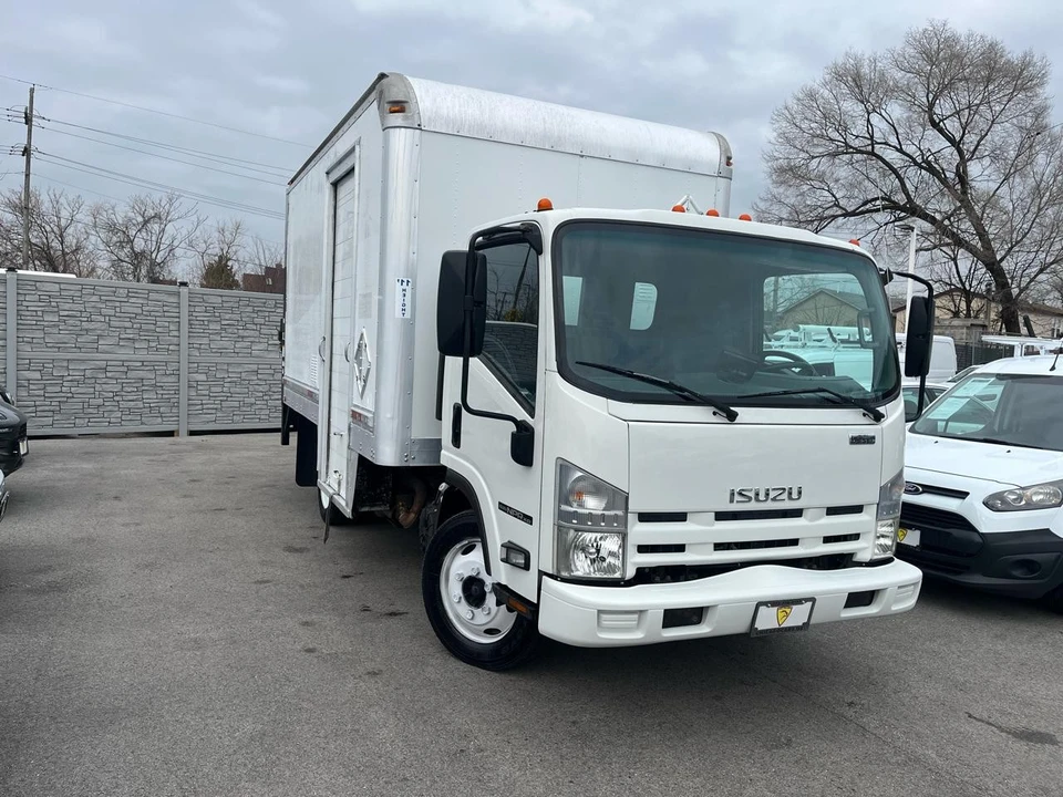2015 Isuzu Elf - Image 3 of 21