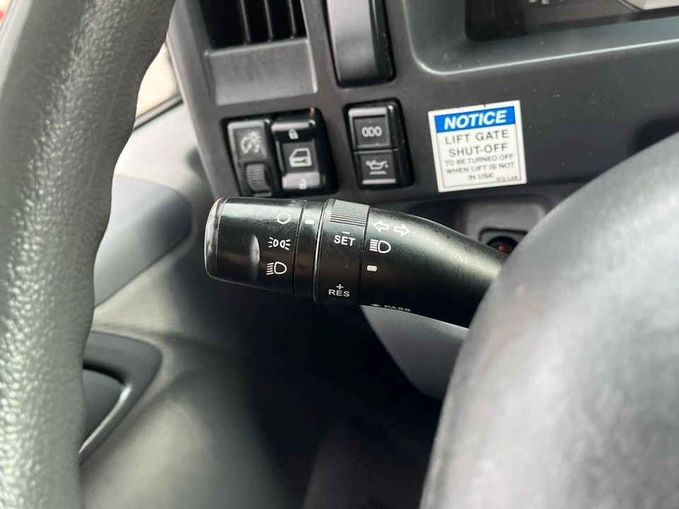 2015 Isuzu Elf - Image 16 of 21