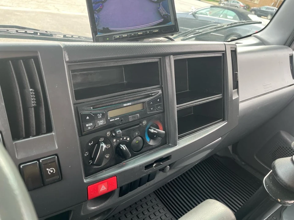 2015 Isuzu Elf - Image 17 of 21