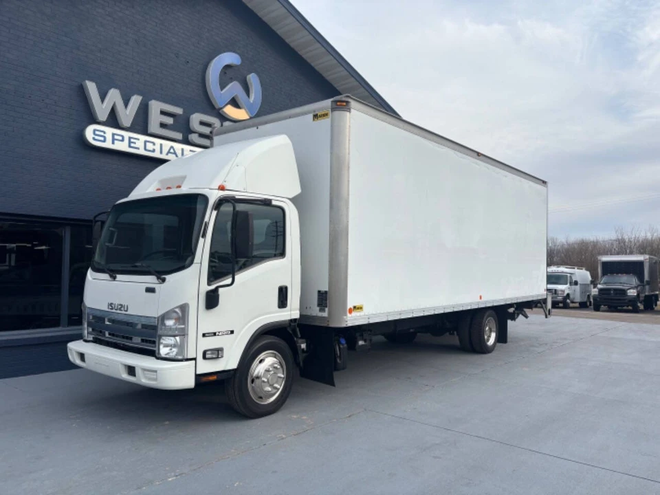 2015 Isuzu Elf - Image 4 of 12