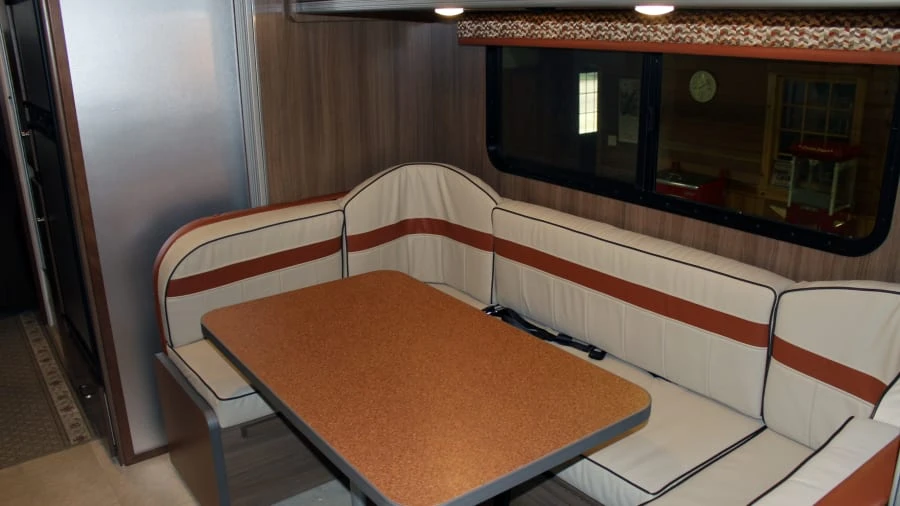 2015 Winnebago - Image 4 of 8