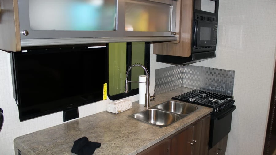 2015 Winnebago - Image 6 of 8