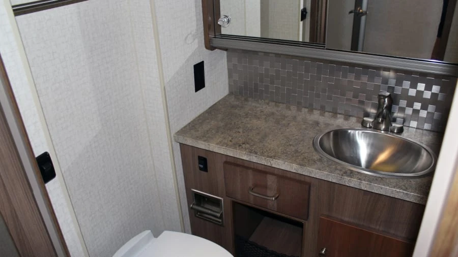 2015 Winnebago - Image 7 of 8