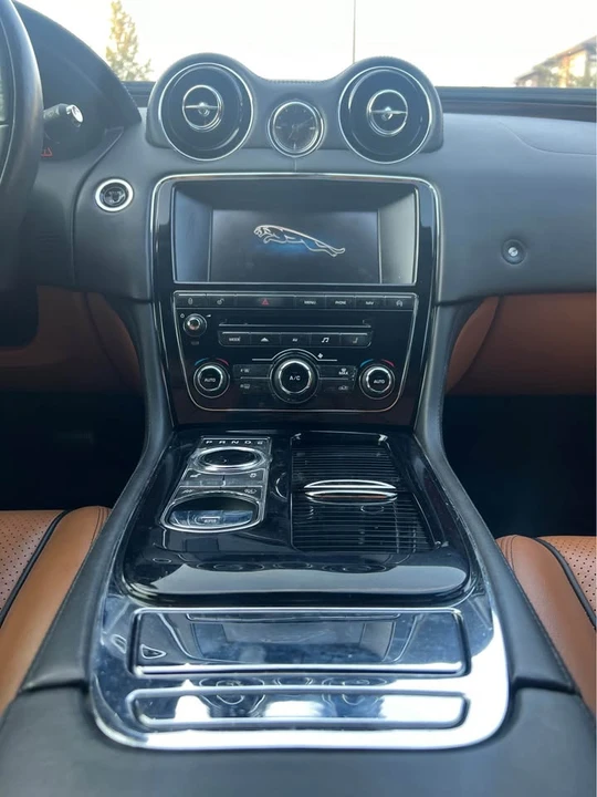 2015 Jaguar X351 XJ - Image 6 of 10