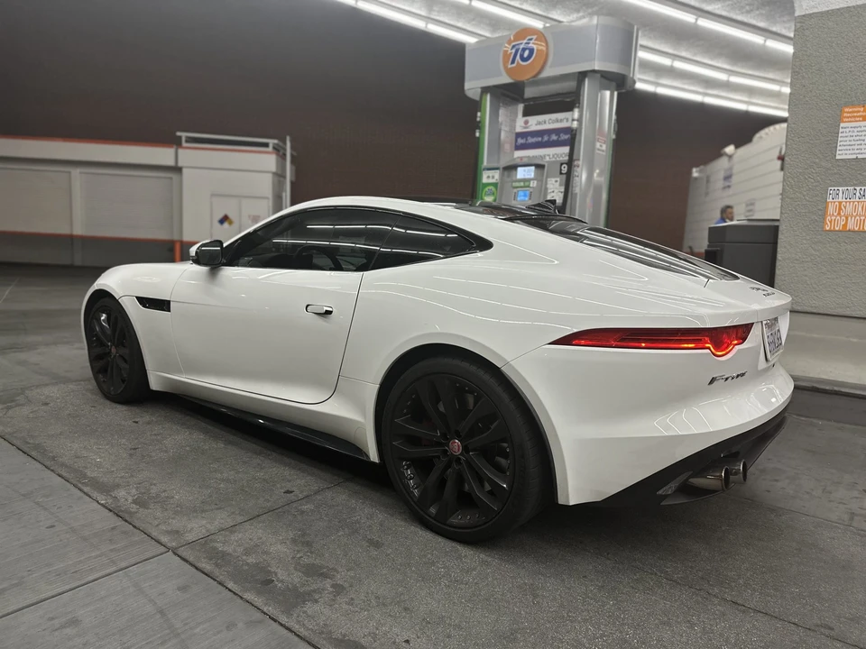 2015 Jaguar F-Type R 1st Gen - Image 9 of 31